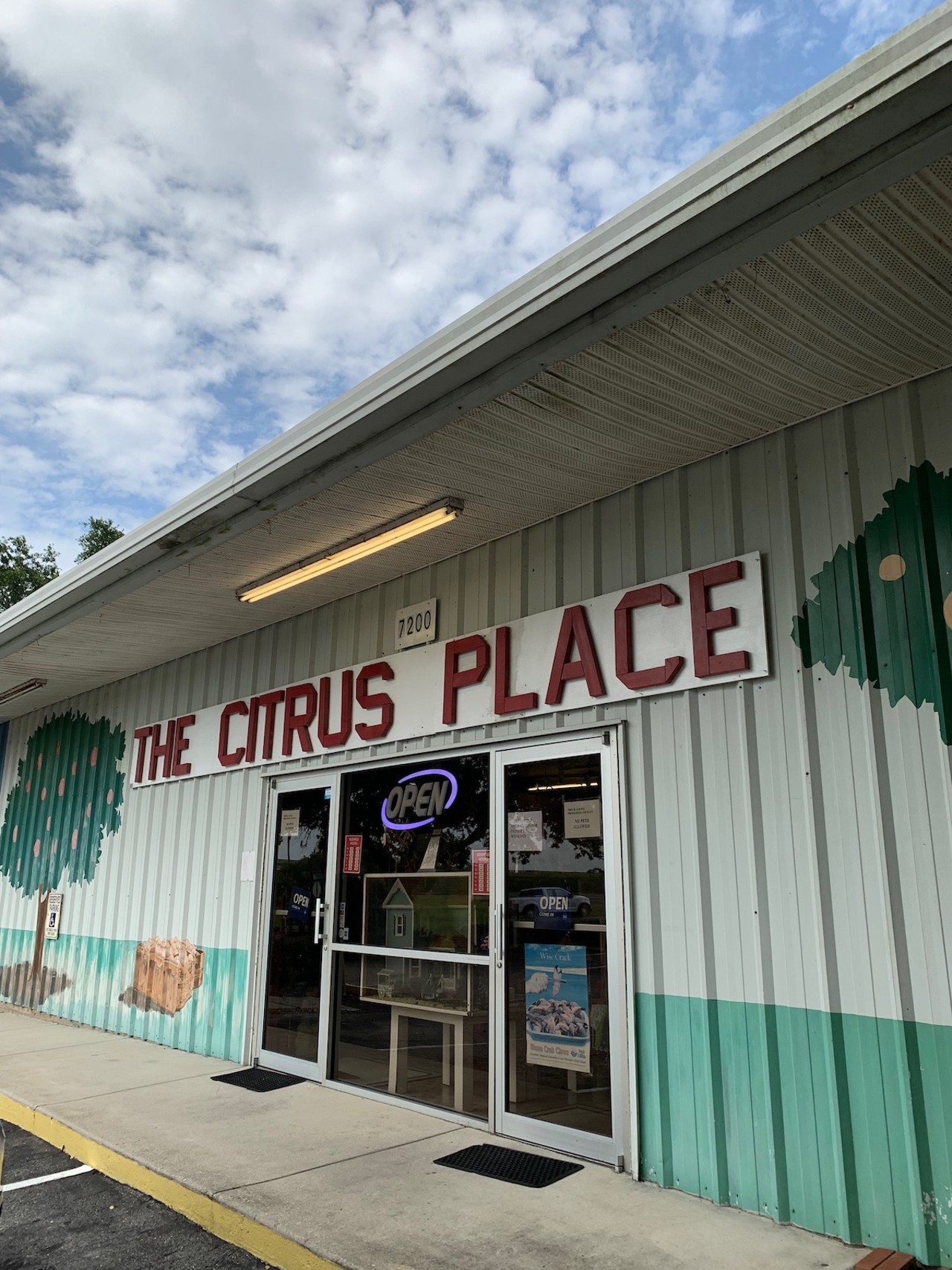 Get fresh juice and pie at the Citrus Place7200 U.S. Hwy-19, Terra Ceia. (941) 722-6745 This family owned shop is just off the highway in Terra Ceia and it's the place to go for fresh orange juice and delicious key lime pie.