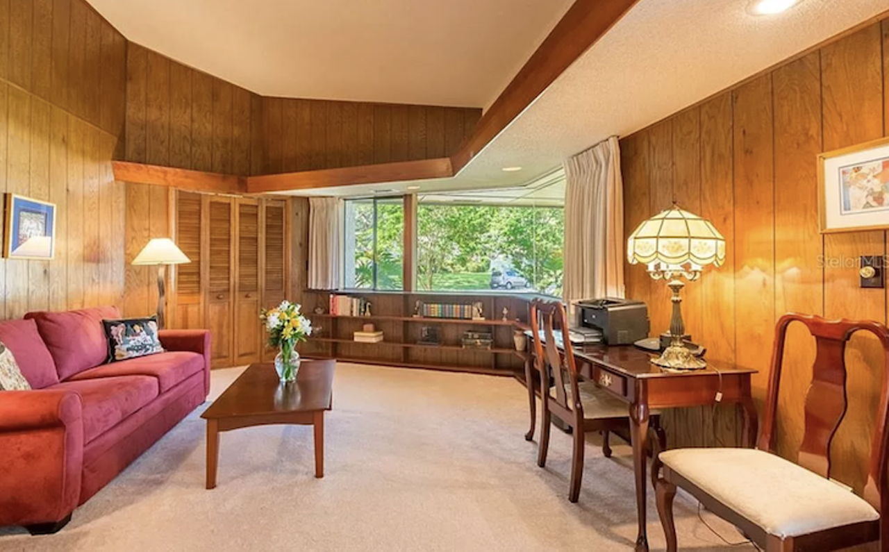 A mid-century modern gem in Clearwater is now for sale, and it has ties to Frank Lloyd Wright