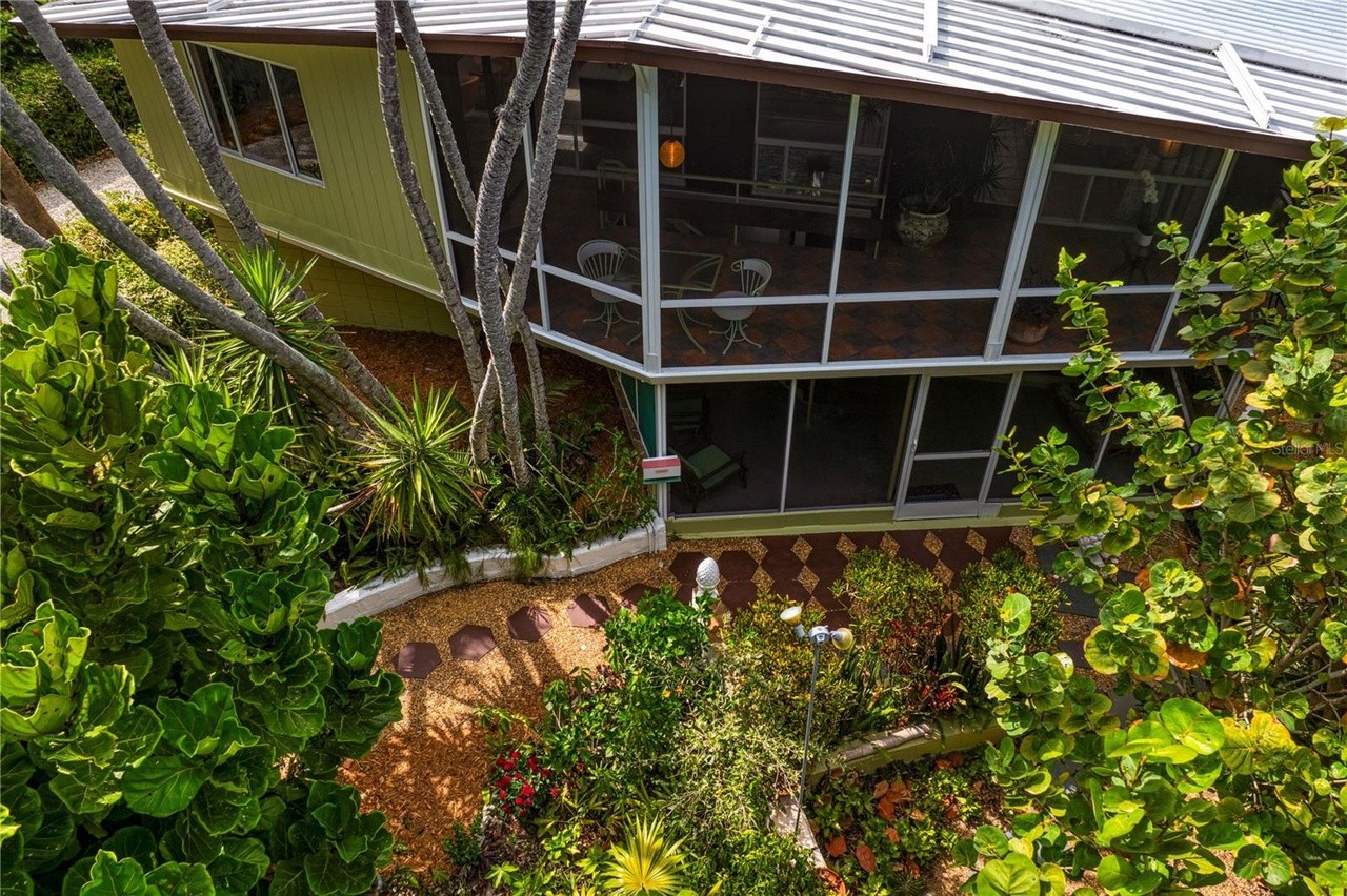 A rare midcentury 'Bird Cage' house is on the market in St. Pete