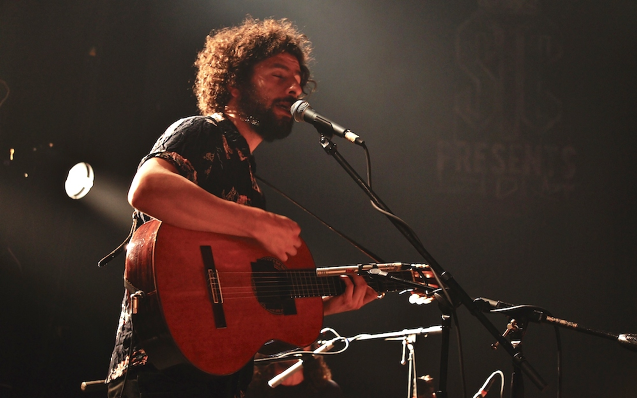 Jose Gonzalez began his set with a stirring solo of "Crosses."