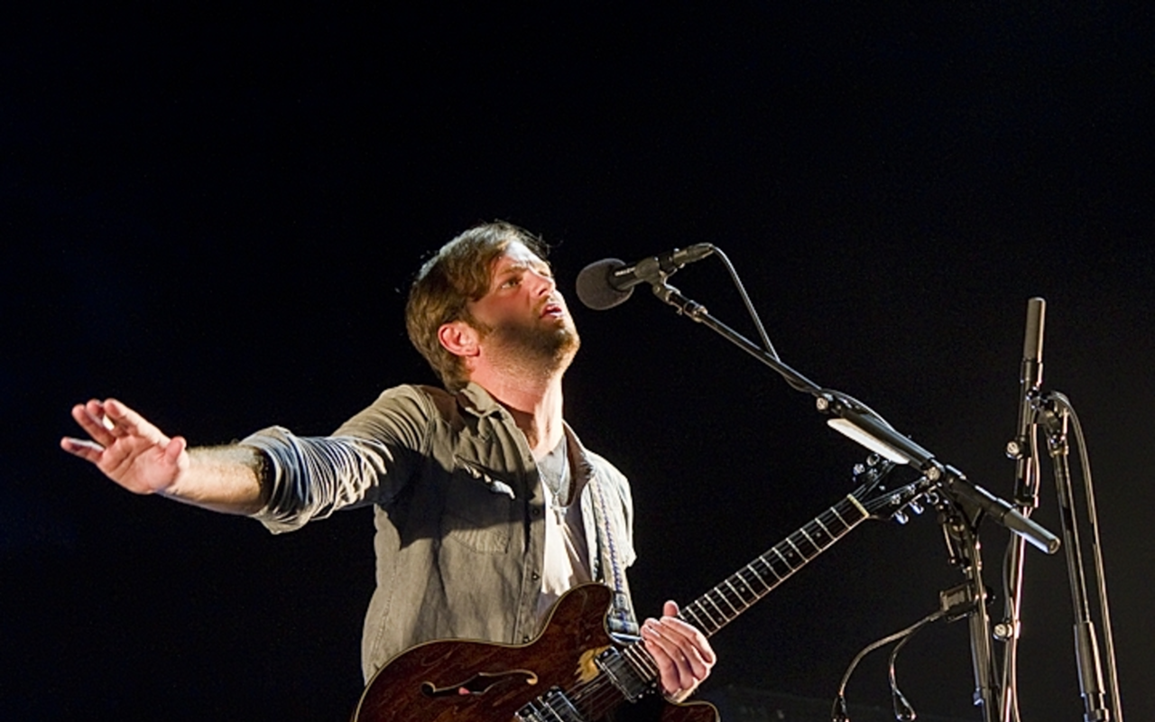 Concert review: Kings of Leon with The Black Keys and The Whigs at 1-800-Ask-Gary Amphitheatre in Tampa (with photos and setlists)