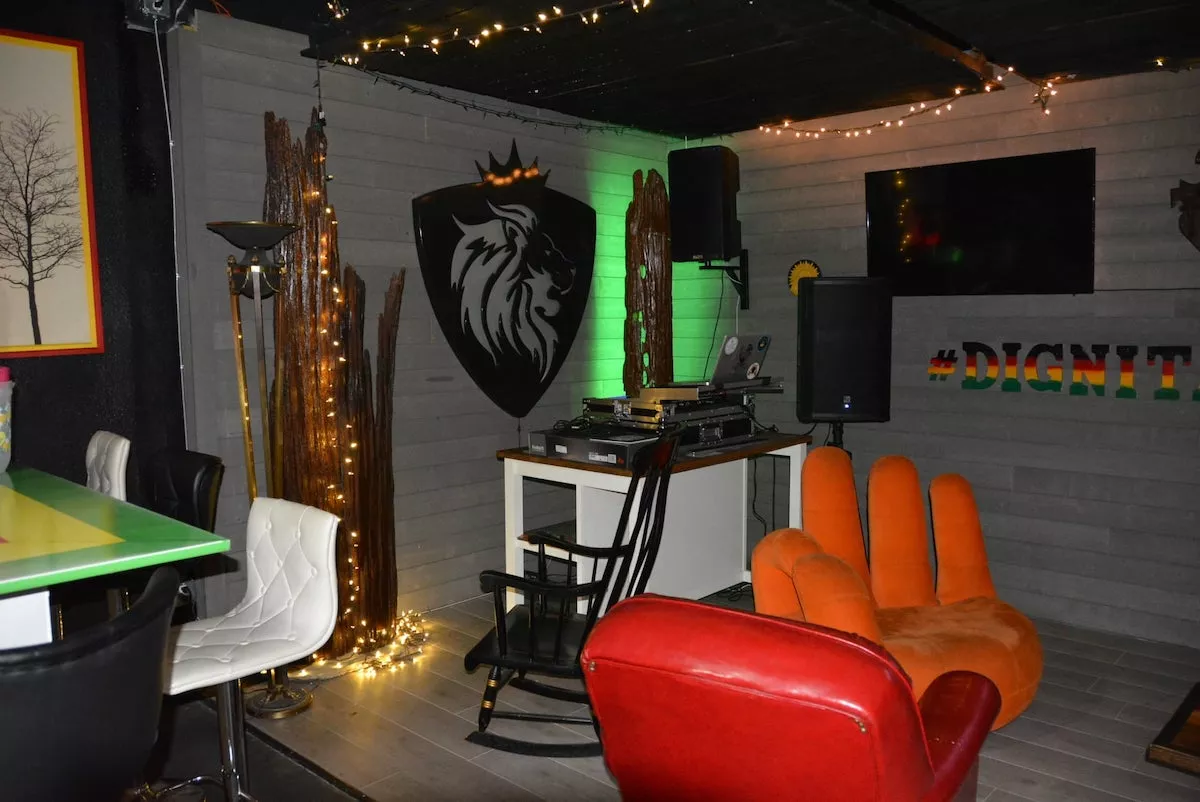 Dignitary Cafe