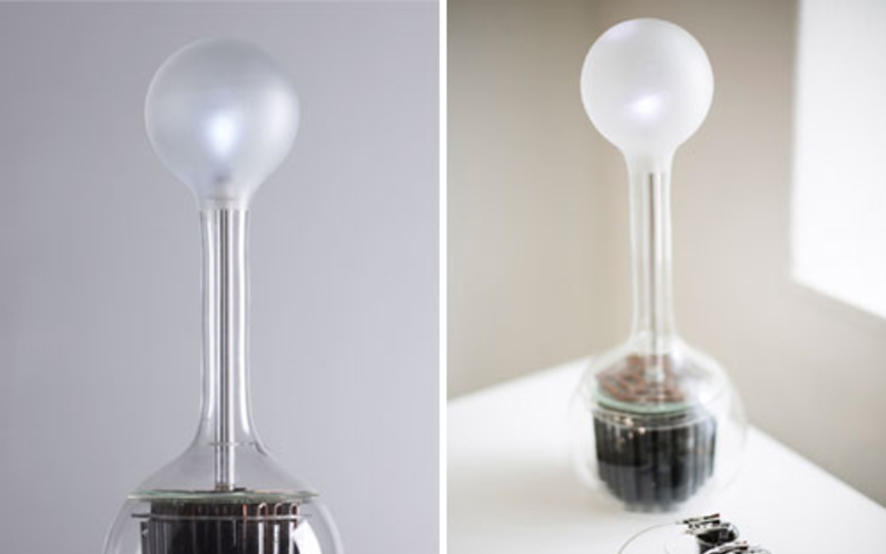 Dutch designer creates mud-powered lamp