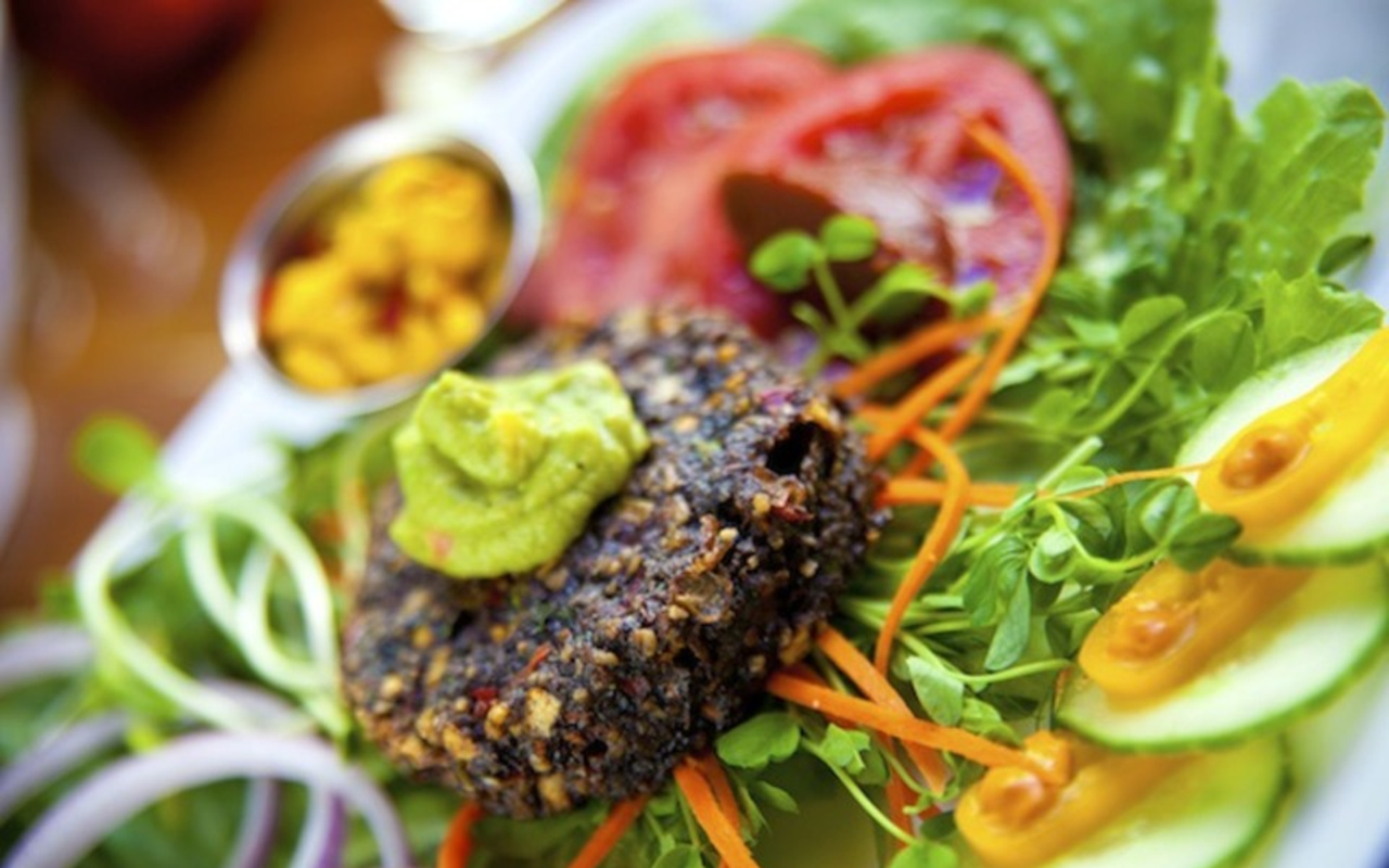 A meat-free entry from Leafy Greens, with portabella 'shrooms, red onion, sunflower seeds, organic wheat-free tamari and organic tarragon on a romaine leaf "bun."