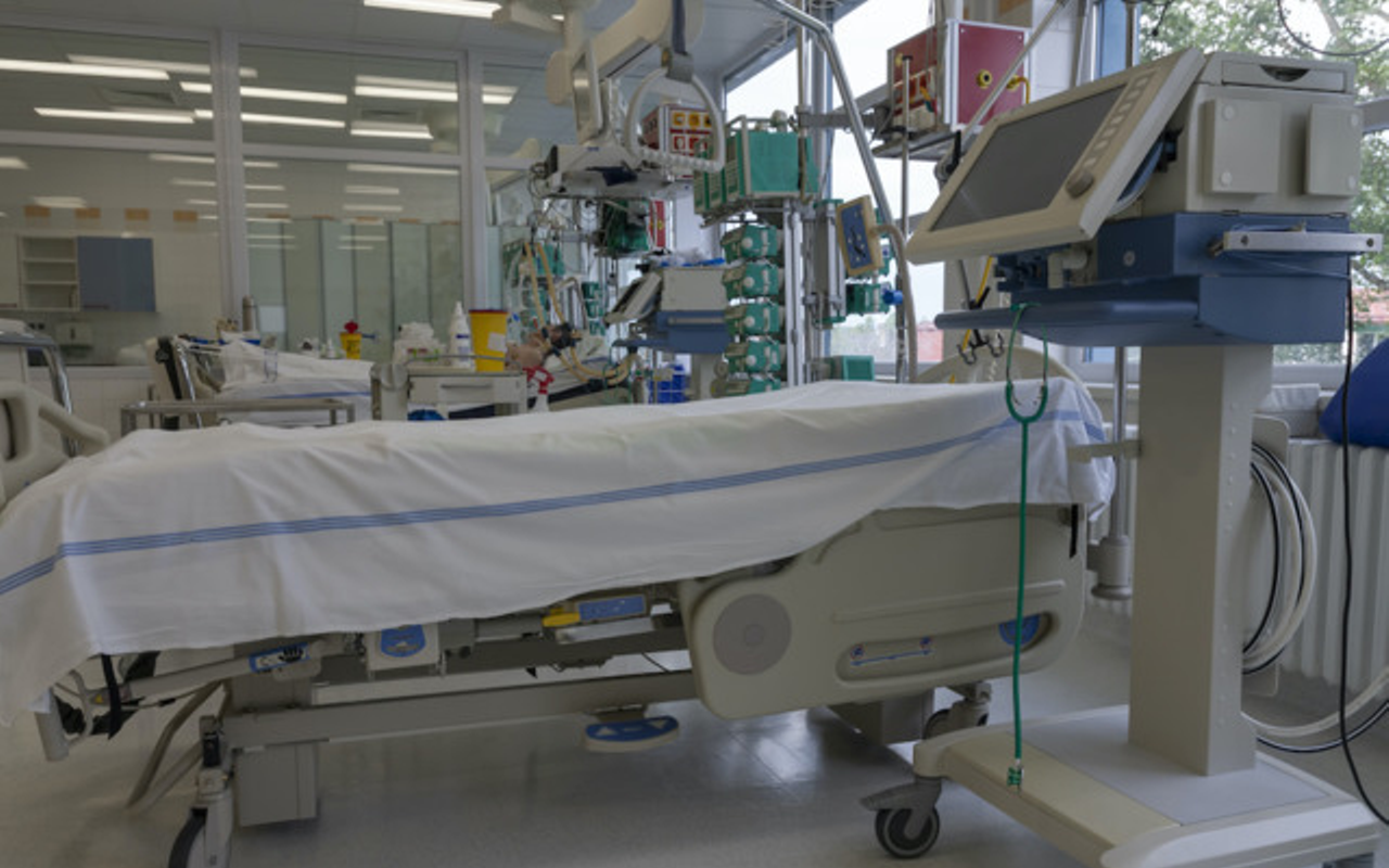 Florida's COVID-19 hospitalizations spike to 8,406