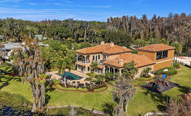 Former Tampa Bay Buccaneer Robert Ayers is selling his Lutz mansion