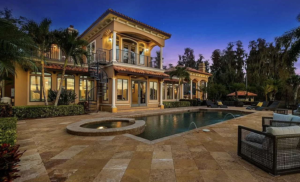 Former Tampa Bay Buccaneer Robert Ayers is selling his Lutz mansion