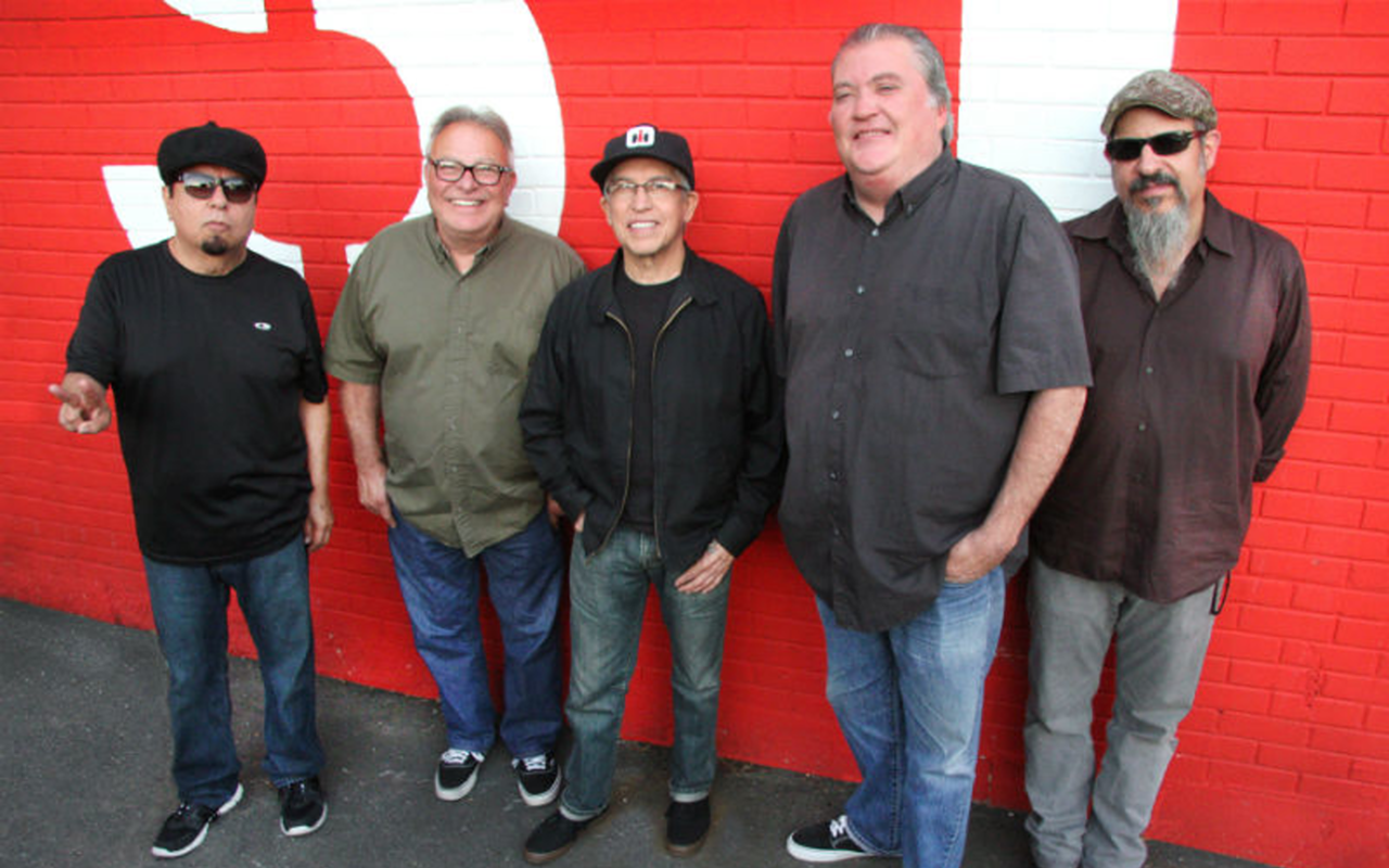 The Wolves survive and thrive: Los Lobos