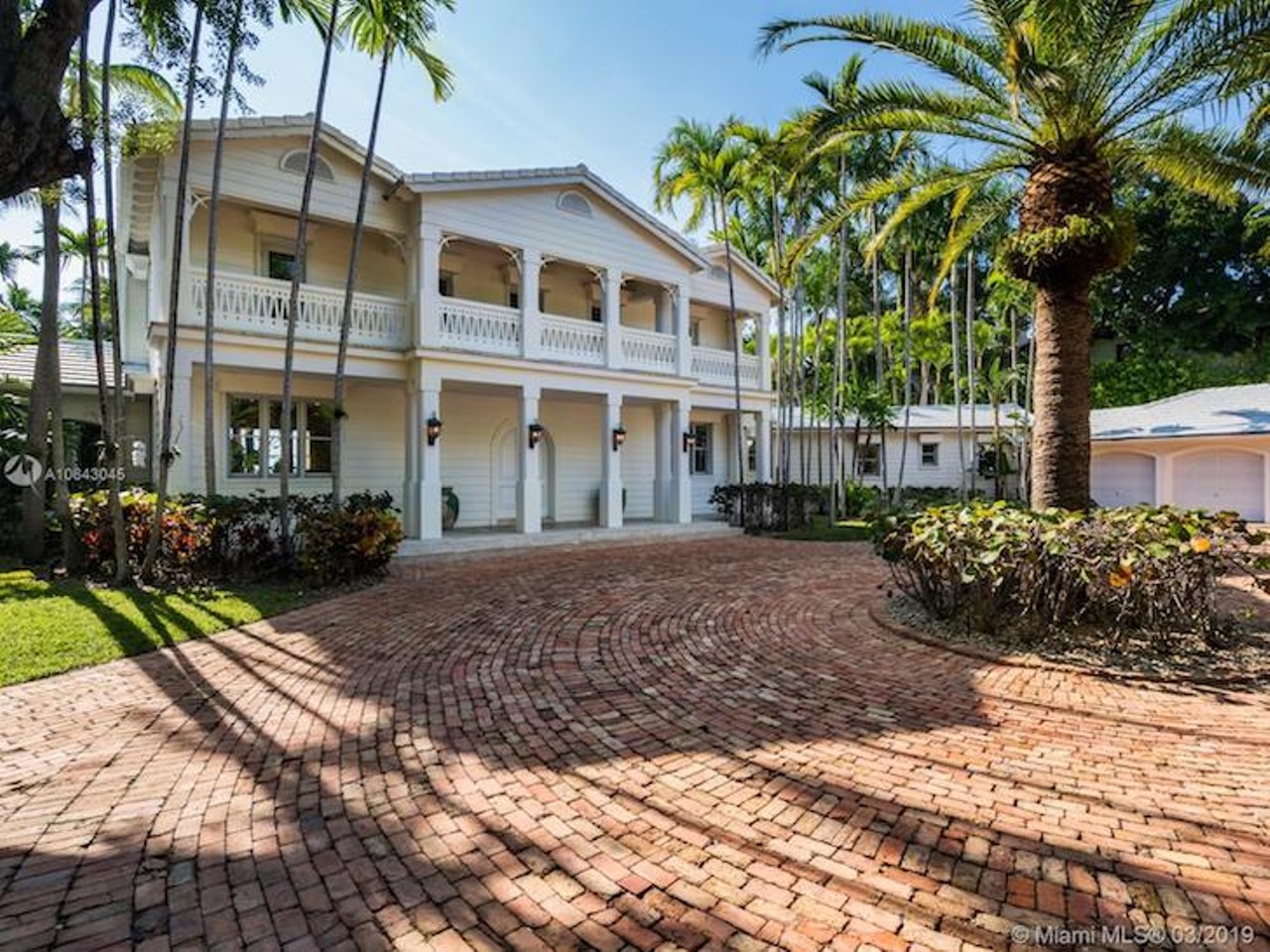 Gloria and Emilio Estefan&#146;s relisted their Florida guest house for $27.9 million