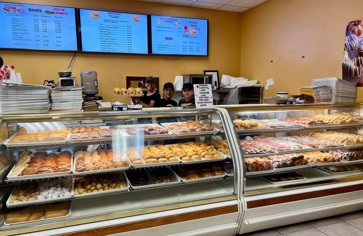 hole_in_one_donut_3_facebook.webp