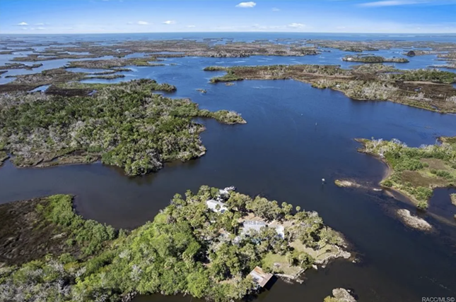 Homosassa Island Lodge, an isolated Florida retreat on a private island, is now on the market