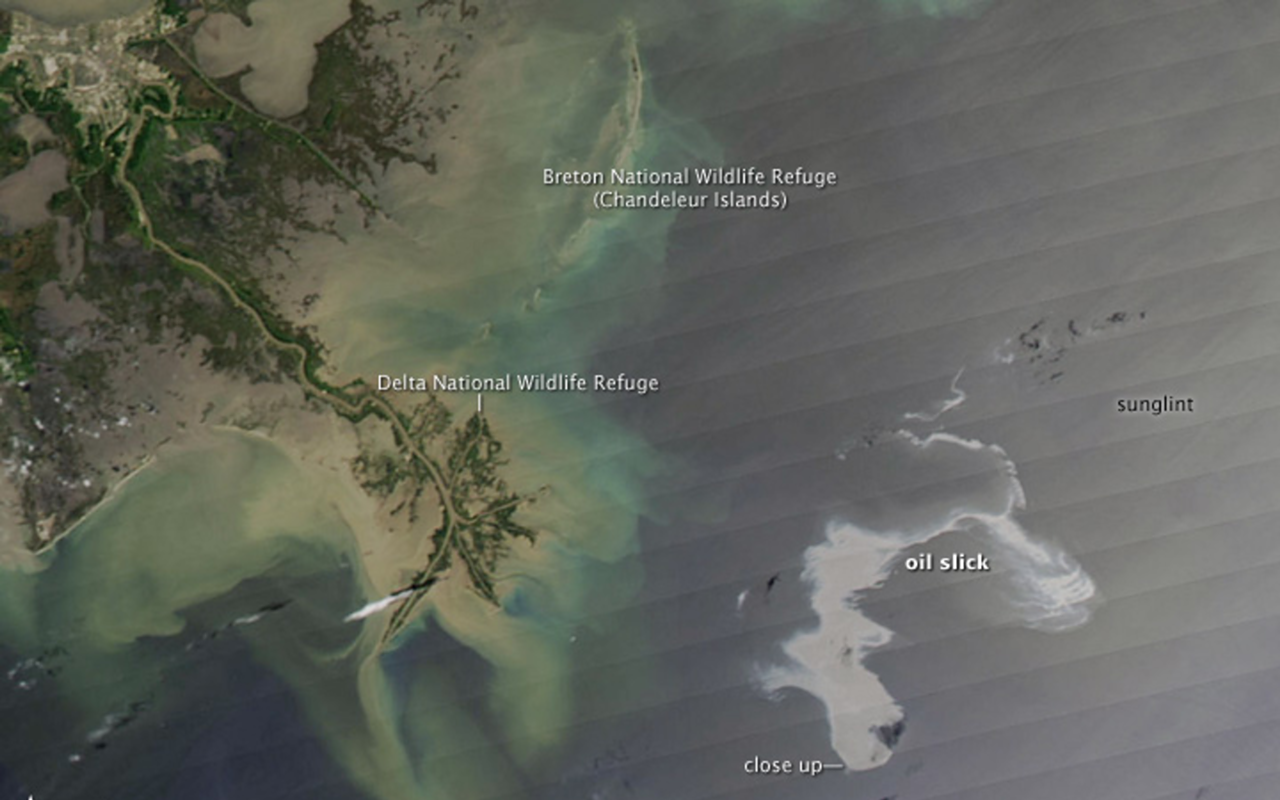 Images from NASA satellite of the Gulf of Mexico oil spill