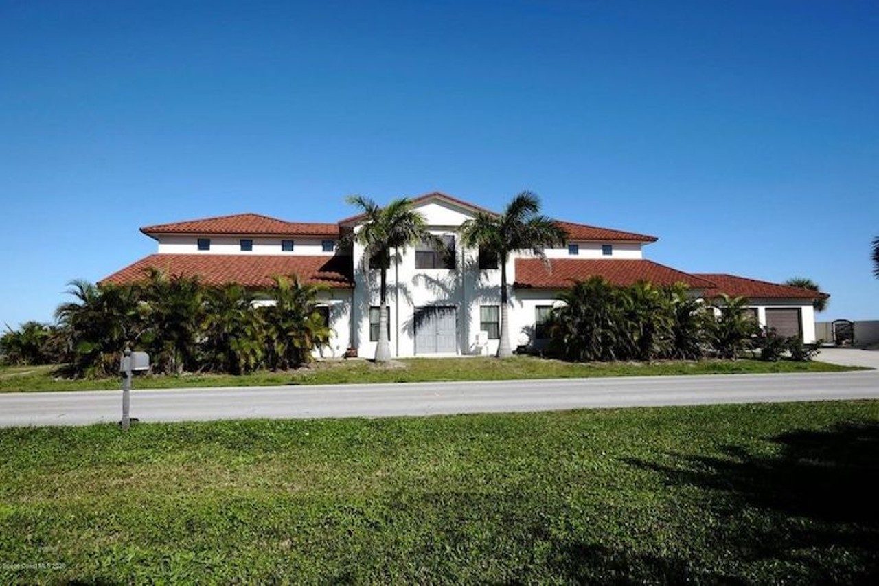 Legendary folk singer Arlo Guthrie is selling his oceanside Florida house