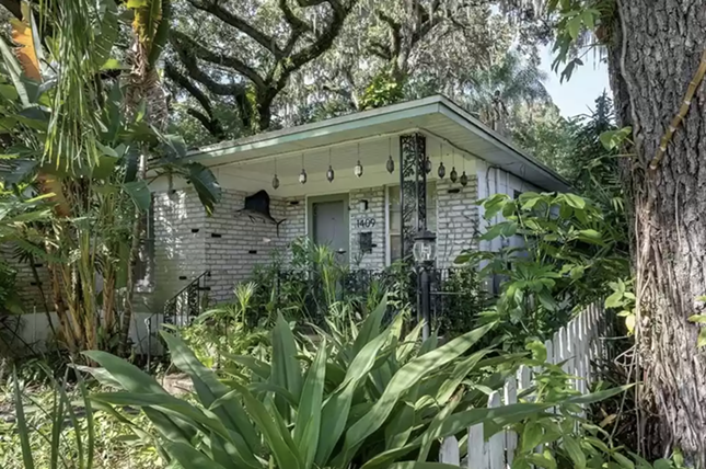 Legendary Tampa songwriter Ronny Elliott is selling his Seminole Heights home and moving to England