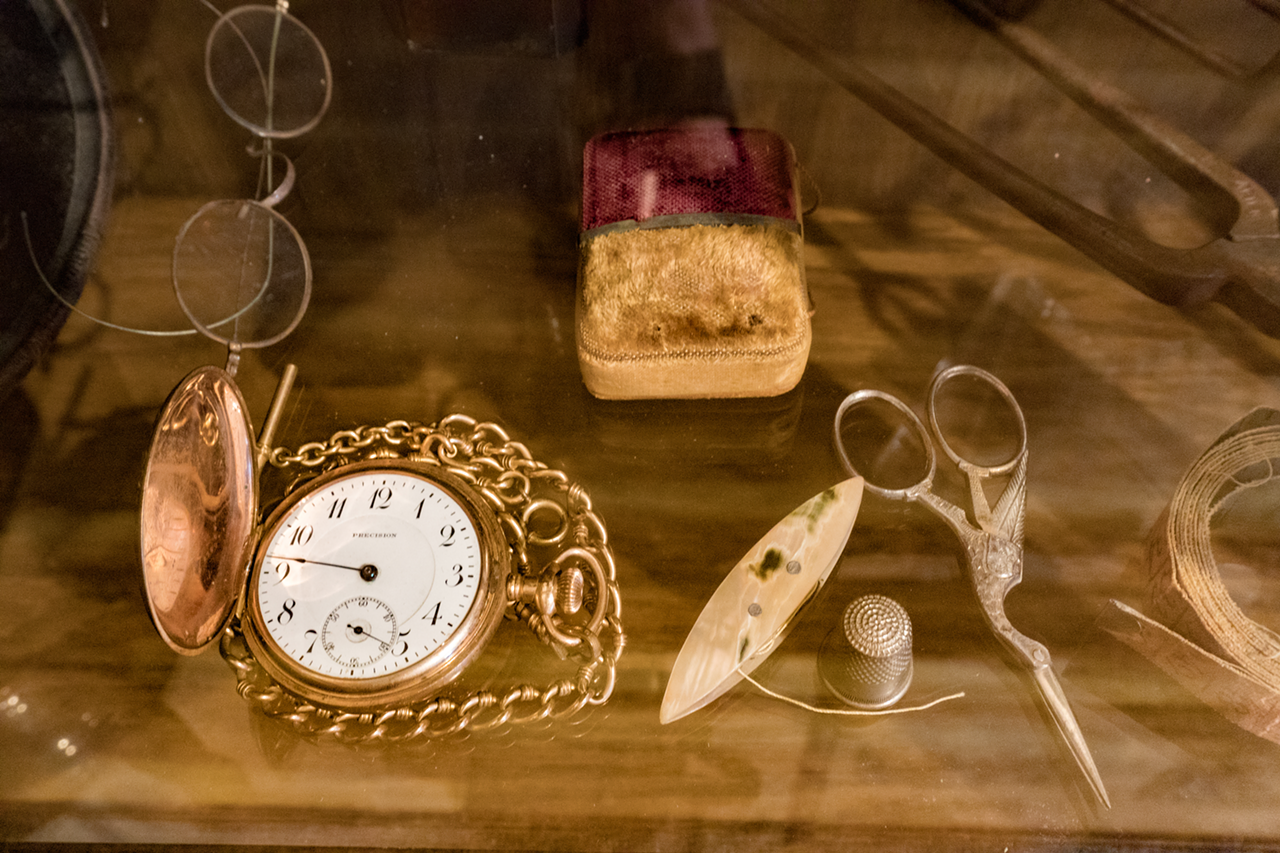 Souvenirs of pioneer living in Dunedin