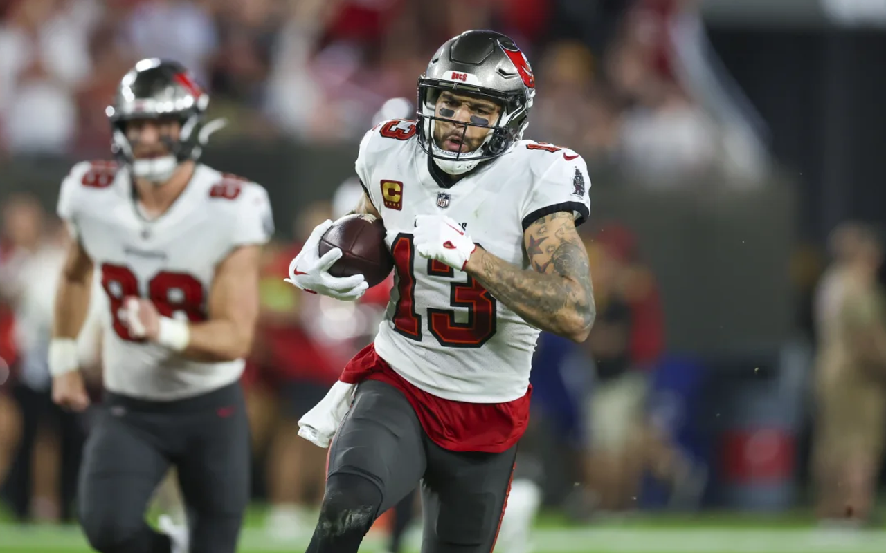 Mike Evans clinched 1,000 receiving yards for the season with an 11-yard catch in the final frame.