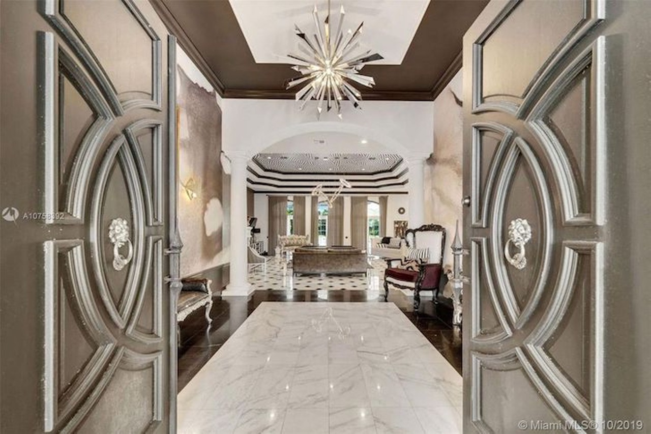 NBA star Rudy Gay just sold his massive Florida mansion to NFL center Rodney Hudson