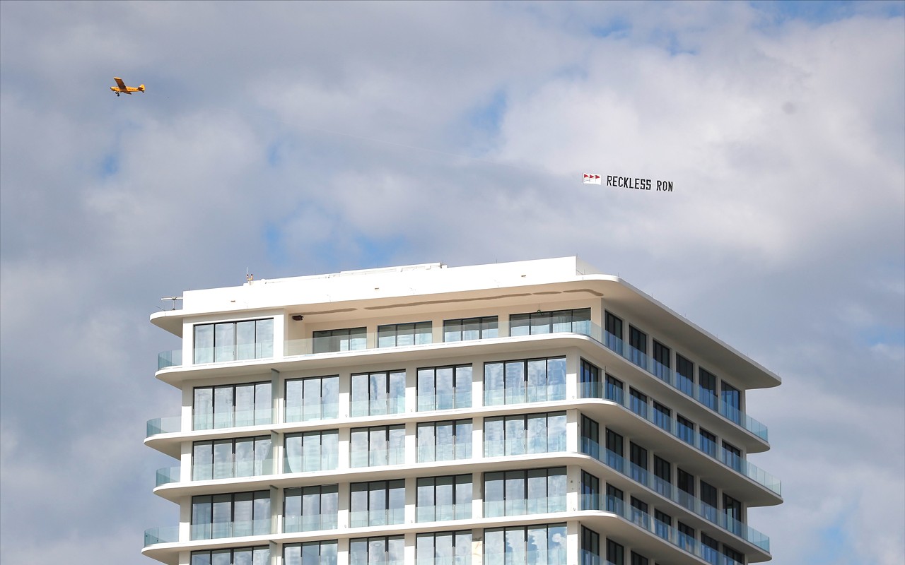 'Reckless Ron': Airplane banner slamming Florida Gov. DeSantis flies in downtown Tampa before Lightning game