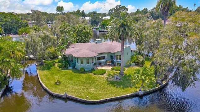 On a tiny private island, Tampa Bay's iconic 'Moontide Isle' is now for sale