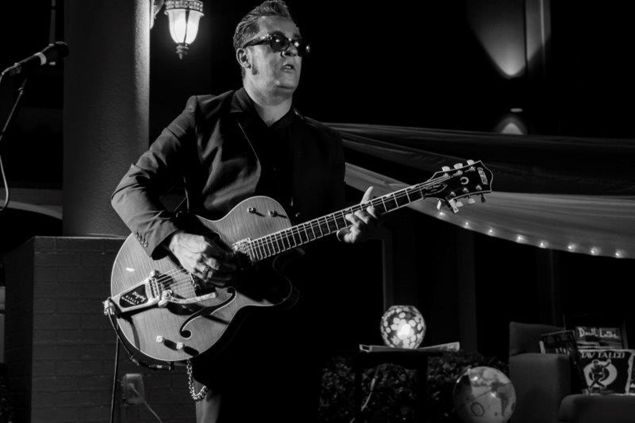 Photos of Tav Falco playing St. Petersburg with his Panther Burns