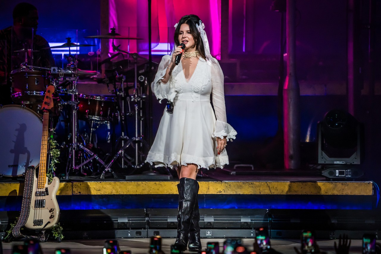 Concert review: Lana Del Rey's dazzling first Tampa show made up for lost  time
