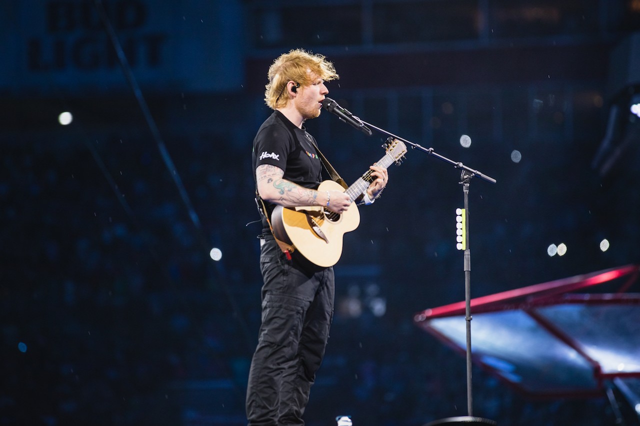 Review: In Tampa, Ed Sheeran stages fiery, mathematical career retrospective on 360-degree stage [PHOTOS]