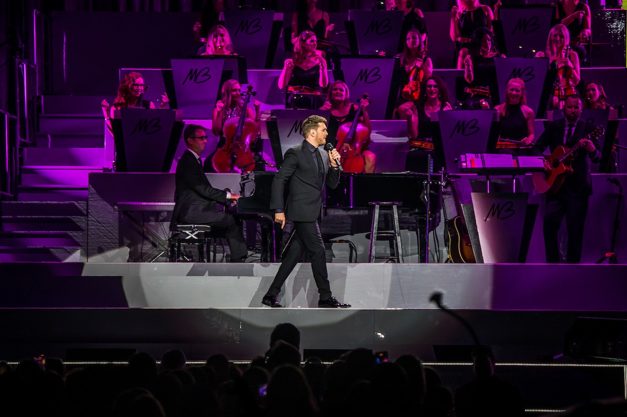 Review: Michael Bublé helps Tampa fans get 'Higher' and 'let your shit go'