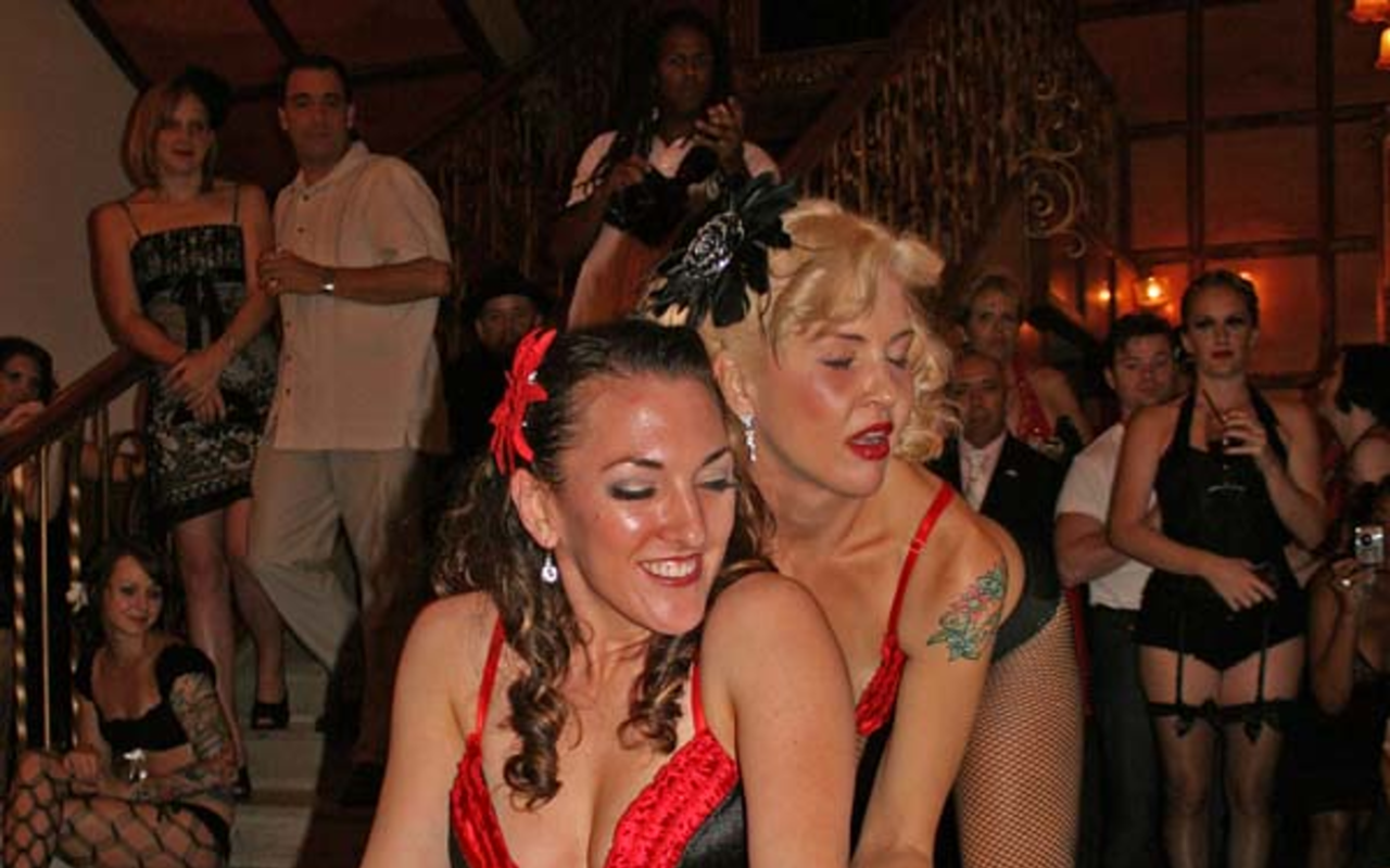 Roxy's Gala: pinups, pole dancers, and pitbulls (pictures)
