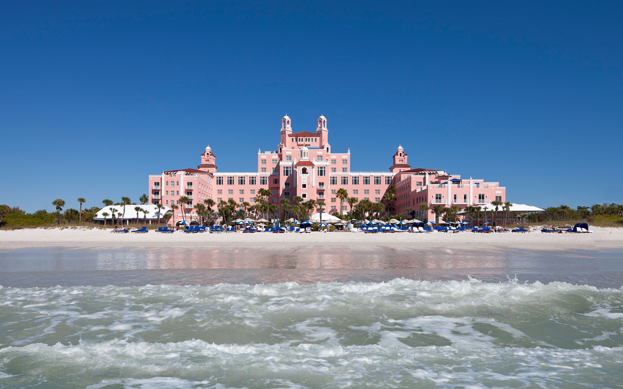 Don CeSar with waves