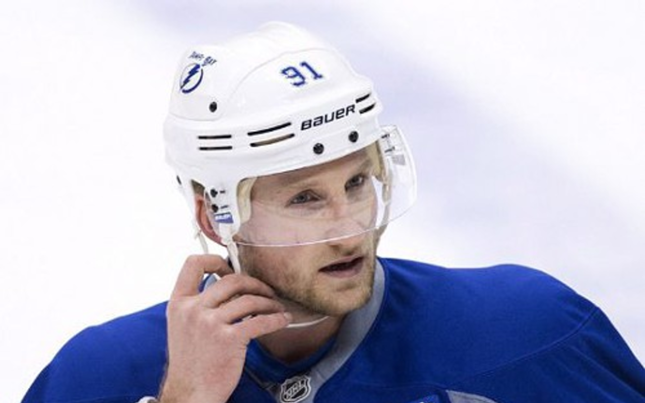 Tampa Bay Lightning forward Steven Stamkos will miss the Sochi Olympics for Team Canada after finding out his recovering leg was not fully healed.
