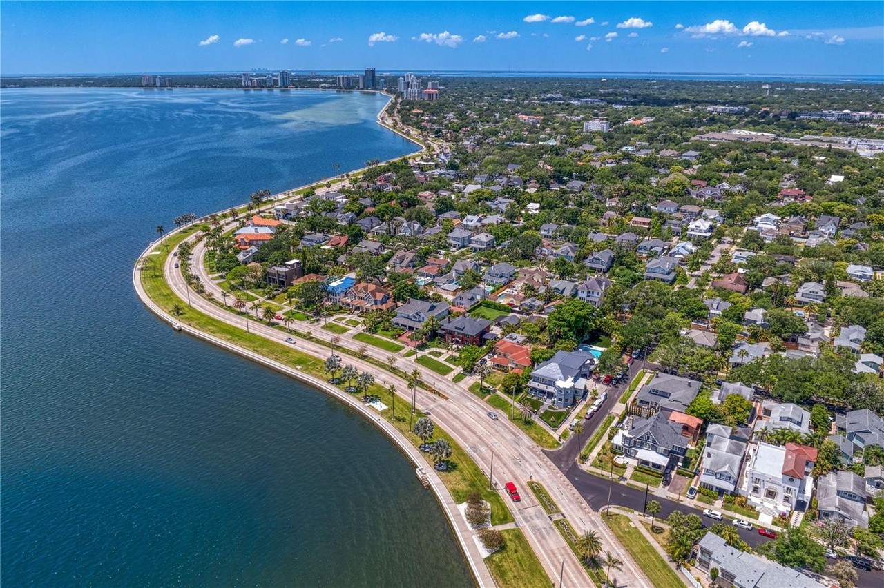 Tampa's historic Gilmer House on Bayshore Boulevard is now for sale