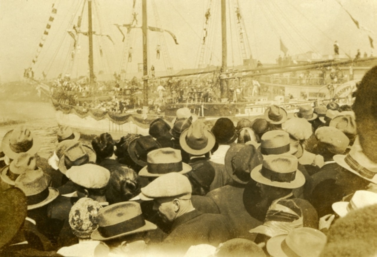 Crowd watching the Jose Gasparilla pirate ship in regatta during the Gasparilla Carnival in Tampa, circa 1920s
