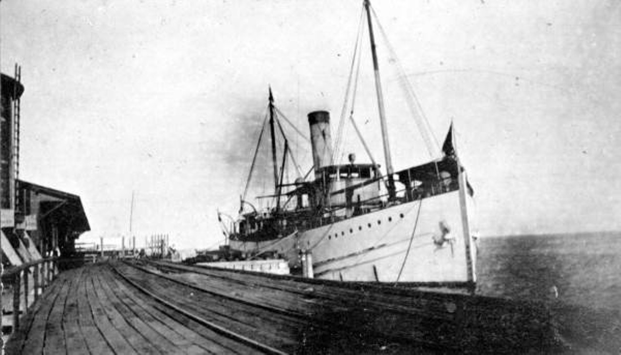 Steamship and railroad pier - Saint Petersburg, Florida, circa 1910.