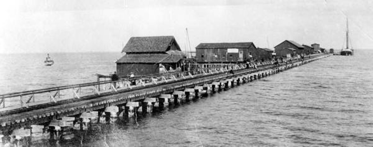 Railroad pier extending into Tampa Bay - Saint Petersburg, Florida, 1903.