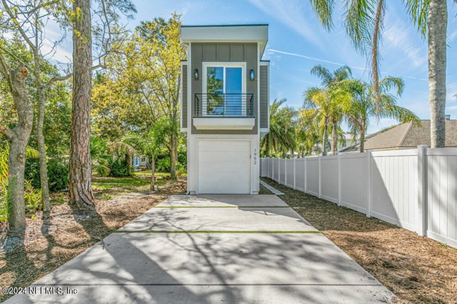 This 10-foot wide Florida house is now on the market for $619K