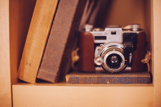 Camera with Books - pixabay