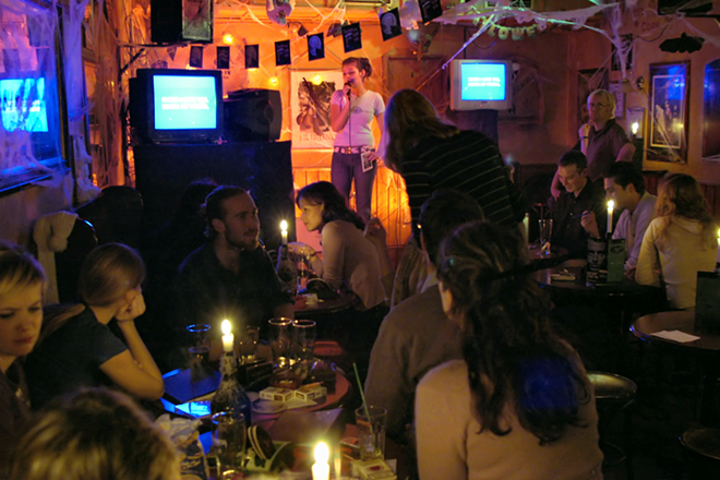 Patrons sing karaoke at The Old Dubliner in Hamburg, Germany in 2004. - Hinnerk R. via Wikimedia Commons/CC