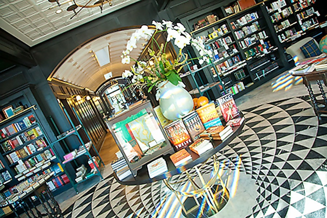 Best literary hub - Shanna Gillette