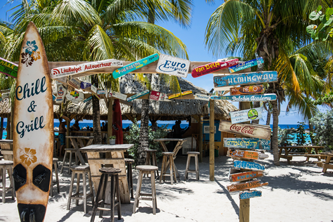 Beach bar - Mariamichelle, via pixabay
