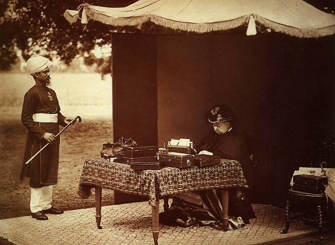 Queen Victoria and Indian clerk Abdul Karim - Hills and Saunders via Wikimedia Commons/CC