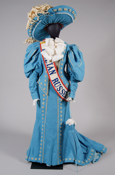 Robert Indiana, Costume design for Lillian Russell in The Mother of Us All, 1976, felt, with cotton trim, wire and parasol armature. Collection of the McNay Art Museum, Gift of the Tobin Endowment. © Morgan Art Foundation/Artists Rights Society (ARS), New York - C/O THE MFA
