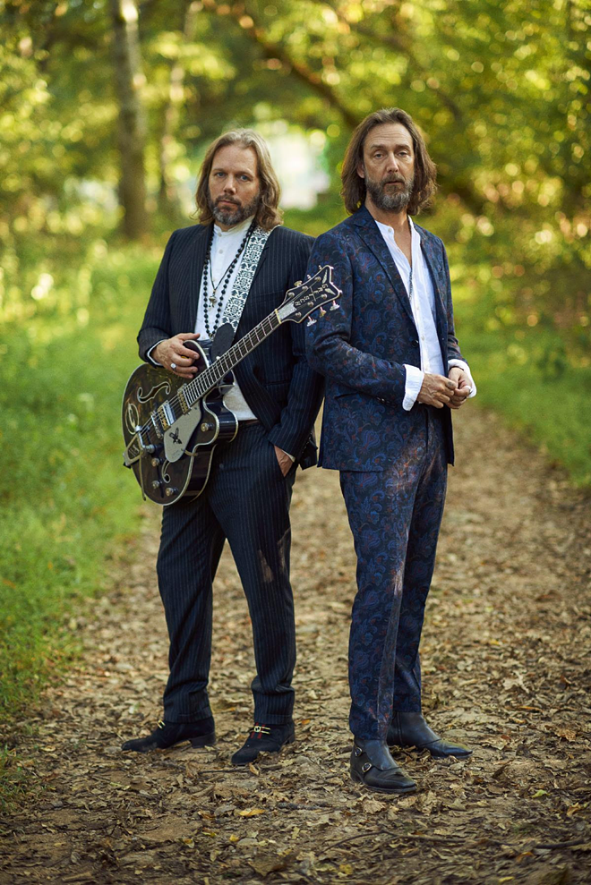 Chris and Rich Robinson are bringing the Black Crowes to Tampa this summer