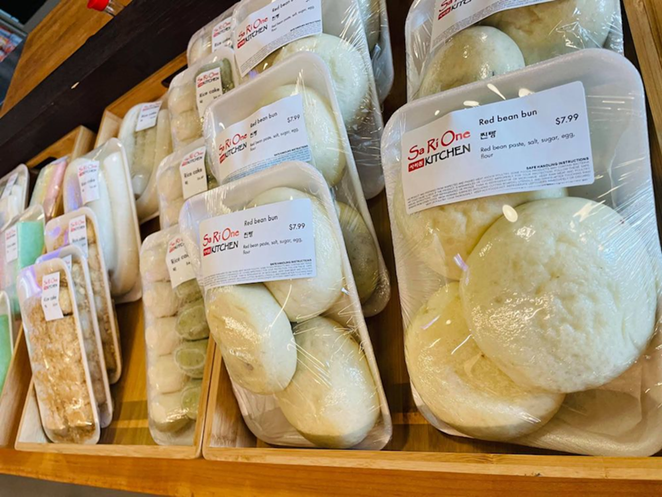 Sa Ri One's deli in Tampa, Florida is now open near USF and has sweet red bean buns and other Korean desserts all pre-packaged for sale.