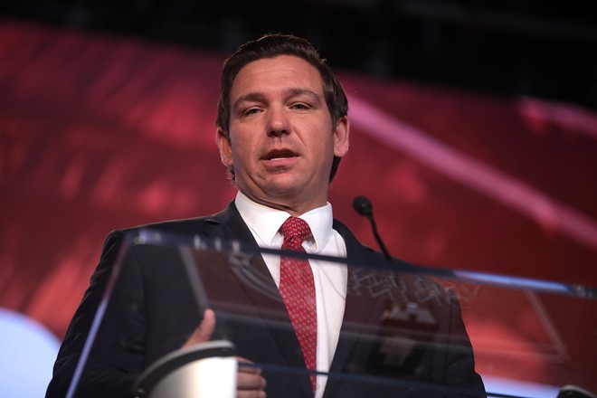 Governor-elect Ron DeSantis speaking with attendees at the 2018 Student Action Summit hosted by Turning Point USA at the Palm Beach County Convention Center in West Palm Beach, Florida. - Gage Skidmore from Peoria, AZ, United States of America / CC BY-SA (https://creativecommons.org/licenses/by-sa/2.0)