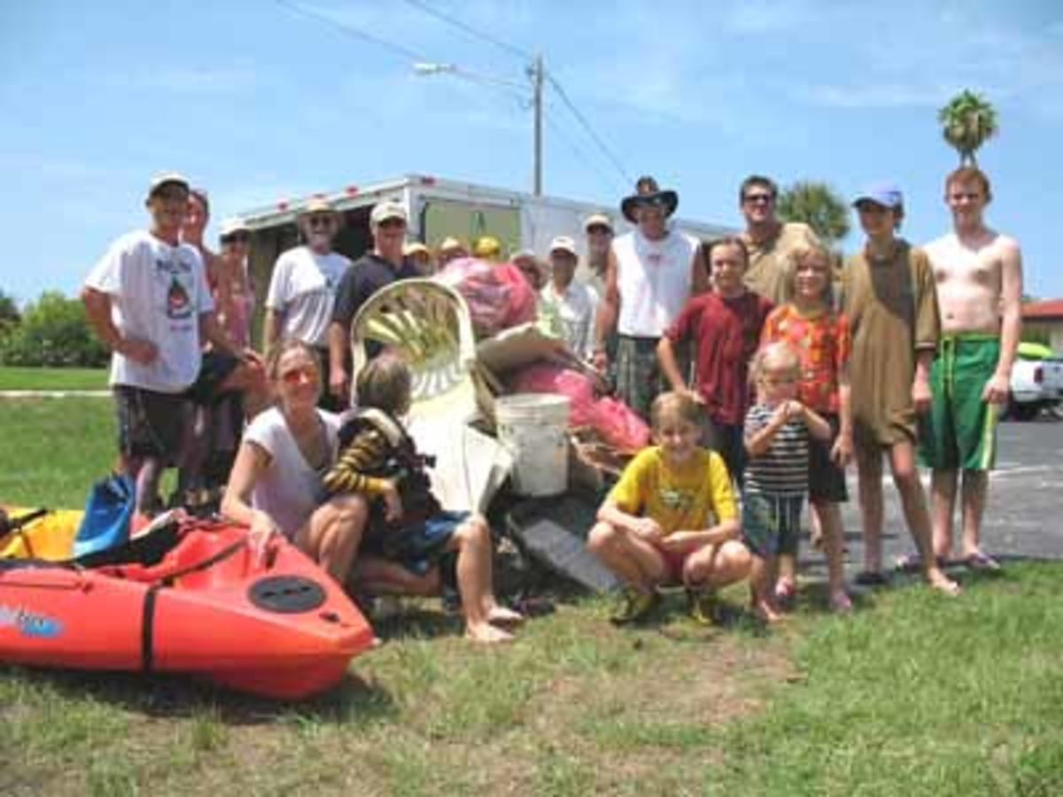 Trash (and a greener environment) are the souvenirs of an excursion with Kayak Natures Green Machine.