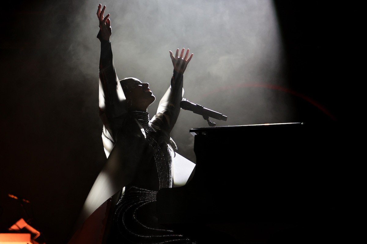 Review: Alicia Keys brings unrivaled voice and spirit to long overdue  concert at Tampa's Hard Rock Event Center | Music News | Tampa | Creative  Loafing Tampa Bay