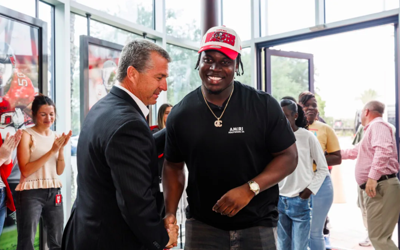 Bucs Draft Party: Fans Waiting For Buccaneers 1st Round Draft Pick –  Florida National News