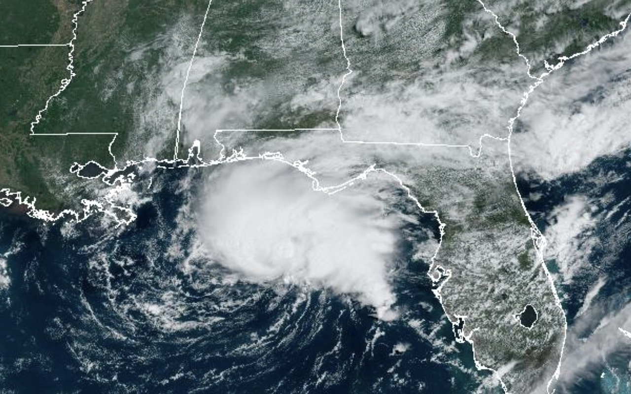 As the 2023 hurricane season kicks off, a tropical disturbance heads toward Florida