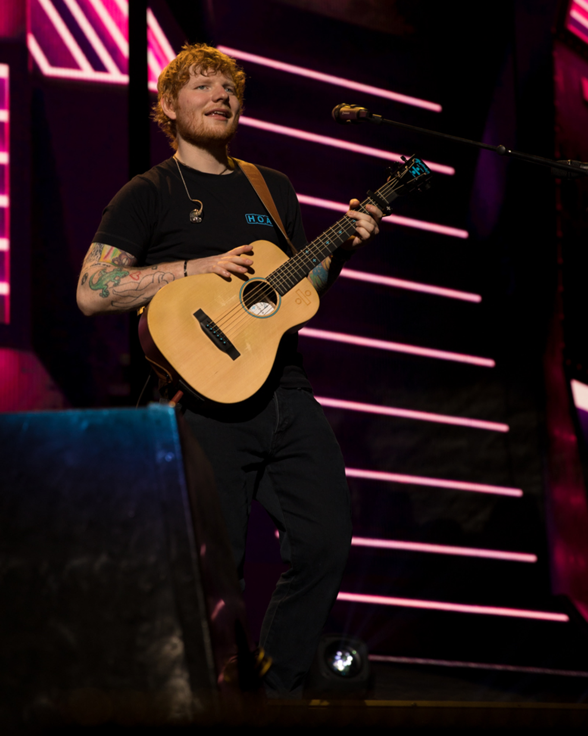 Review In Tampa, more than 15,000 fans see the same old Ed Sheeran