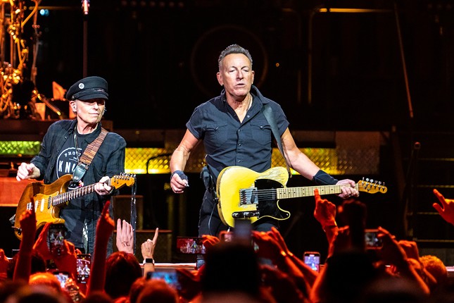 Review: In Tampa, 19,000 fans revel in Bruce Springsteen's return to the concert stage [PHOTOS]
